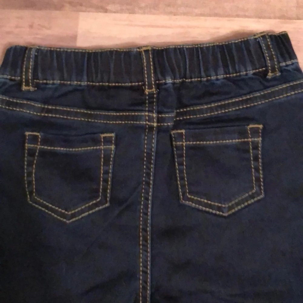 Levi’s t shirt. 3T, (nwot)Crown & Ivy pants,24mo